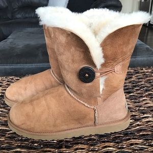 UGG Bailey Button
